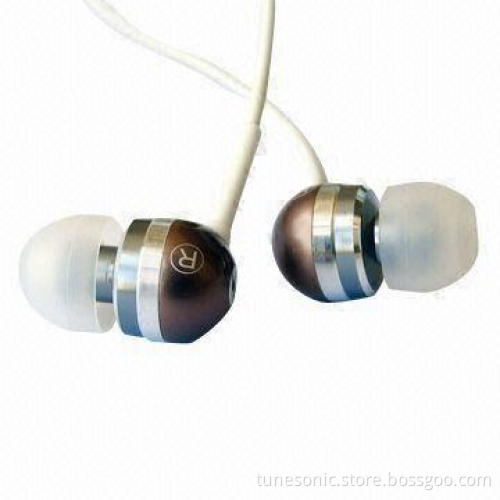 Metallic Earphones with 32Ω Impedance and 3mW Rated Power